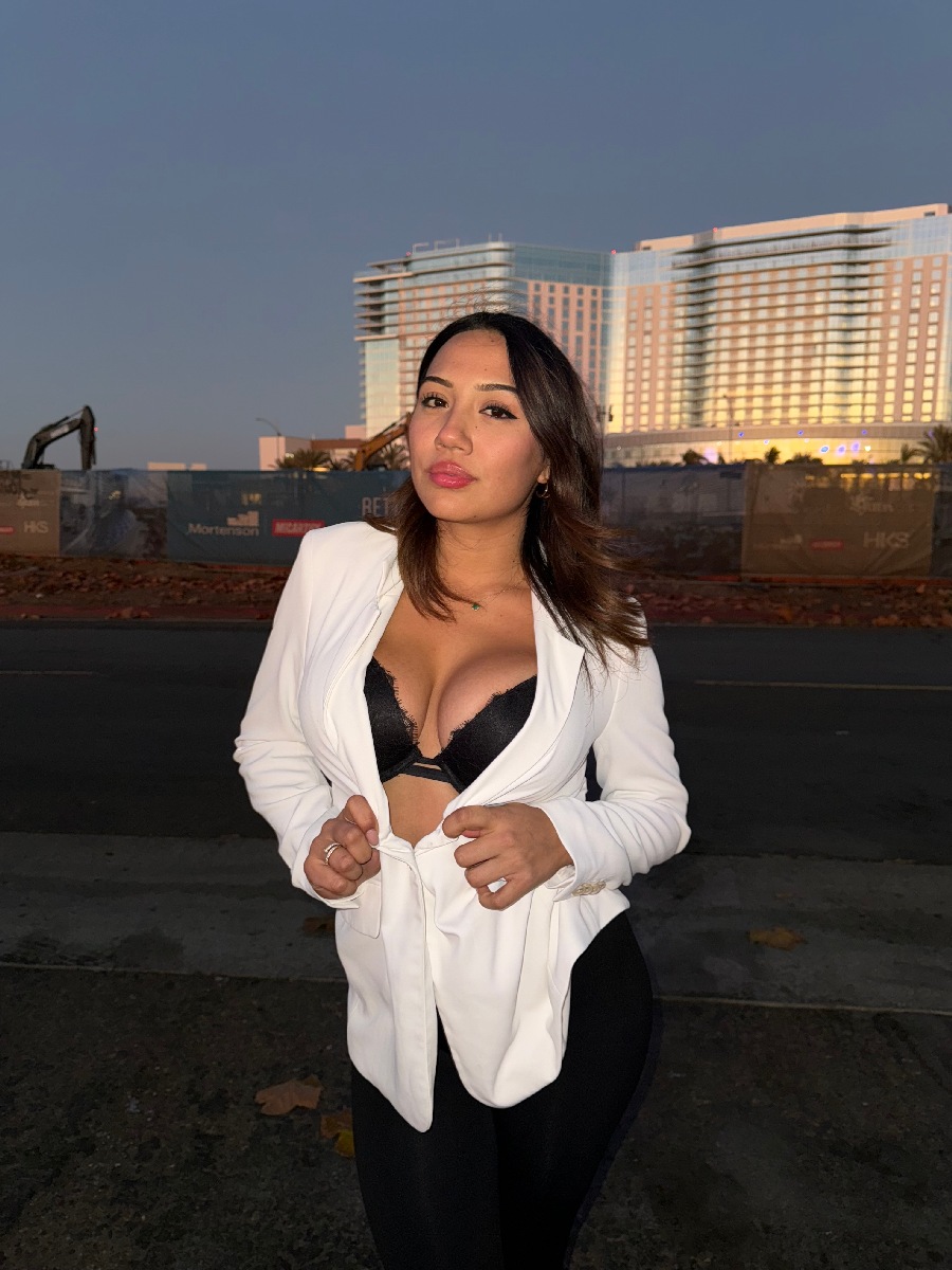 Take a pause and enjoy Ali Cruz — streaming from Dresden