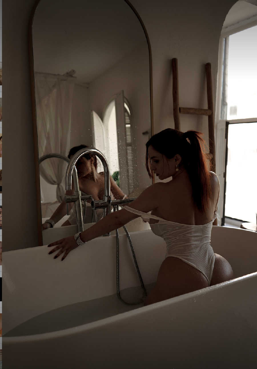 A playful frame from Miranda Faith nude — online in Dresden