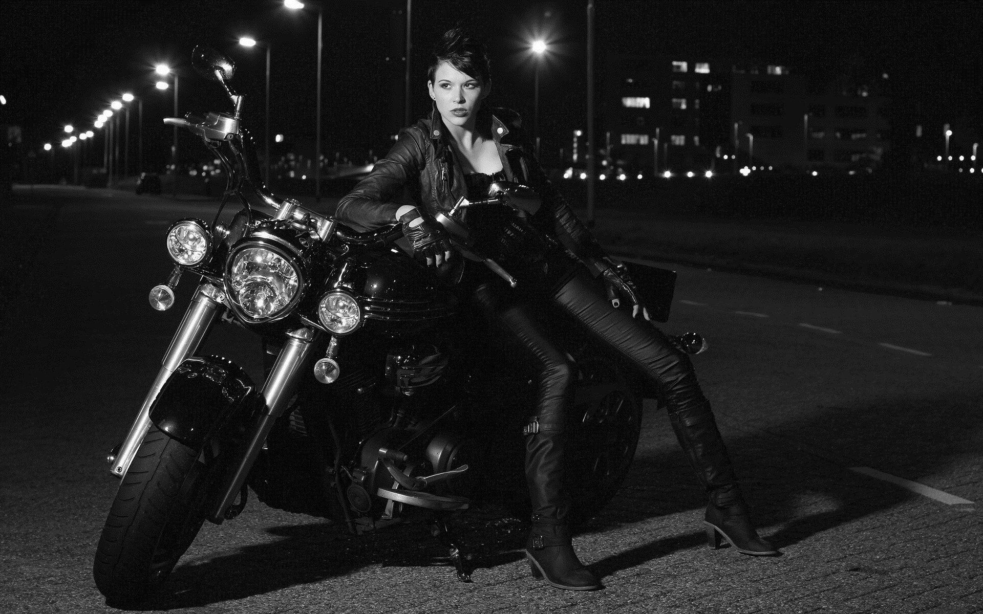 Photo Beautiful girls and motorcycles in Dresden