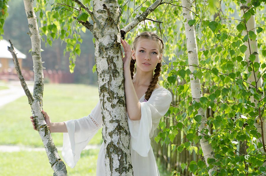 Women in Slavic costumes in Dresden