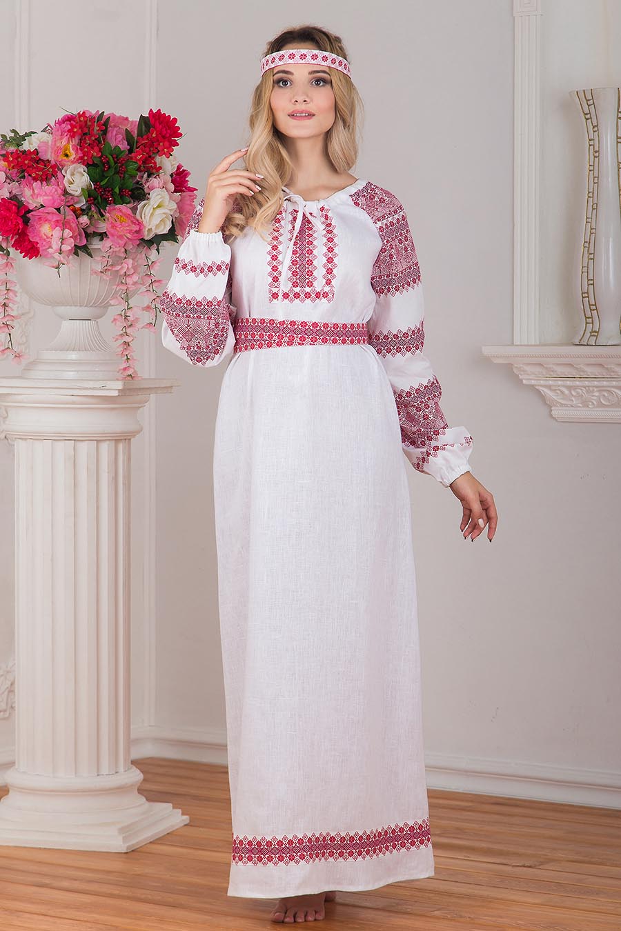 Women in Slavic costumes in Dresden