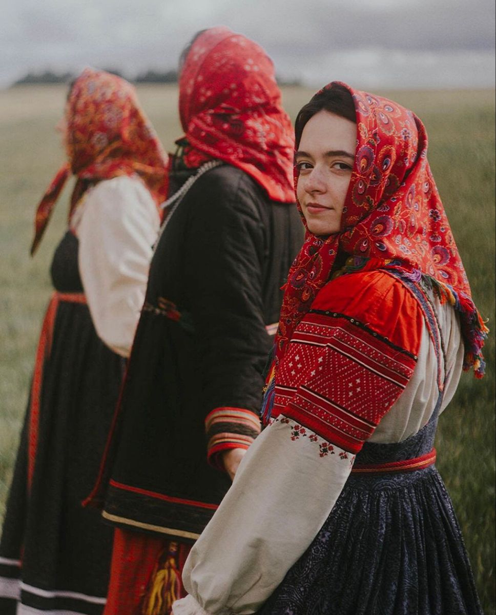 Women in Slavic costumes in Dresden