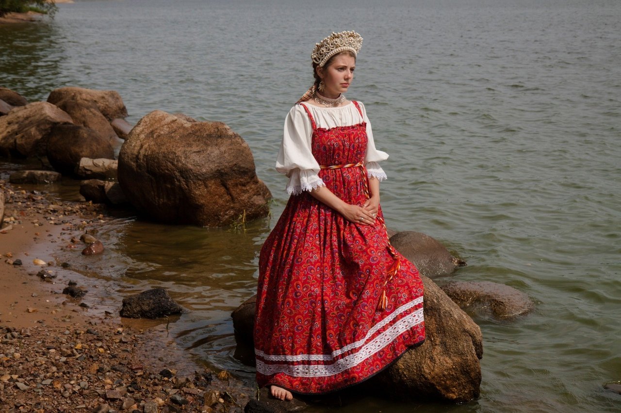 Women in Slavic costumes in Dresden