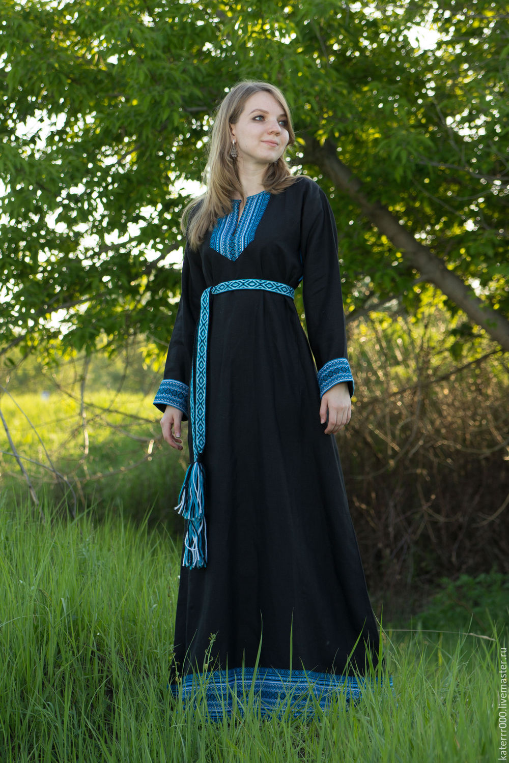 Women in Slavic costumes in Dresden